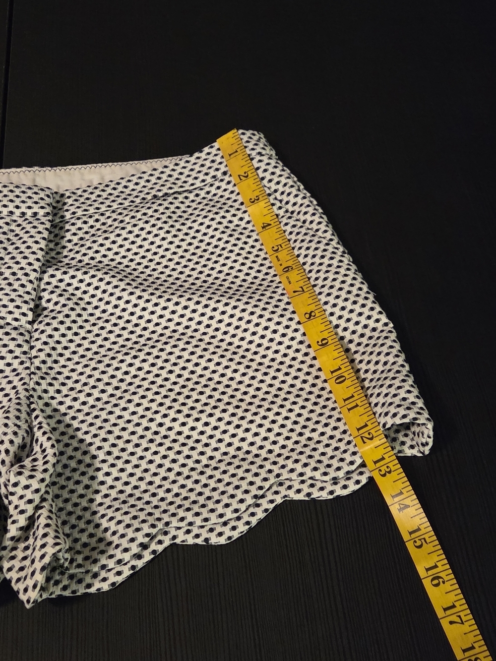 Cynthia Rowley Womens White Scalloped Hem Shorts with Black Dot Print Size 12 - Picture 7 of 9